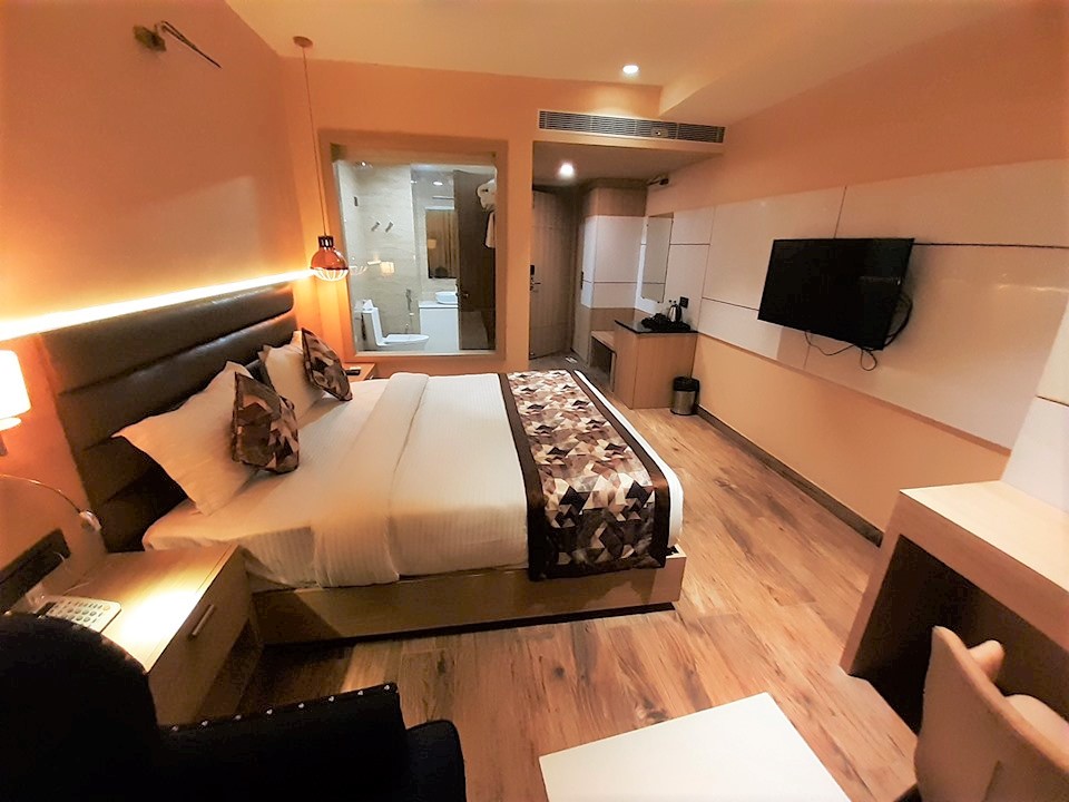 hotel near medanta hospital lucknow